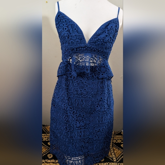 Guess| woman's | SZ 4 - Picture 3 of 6